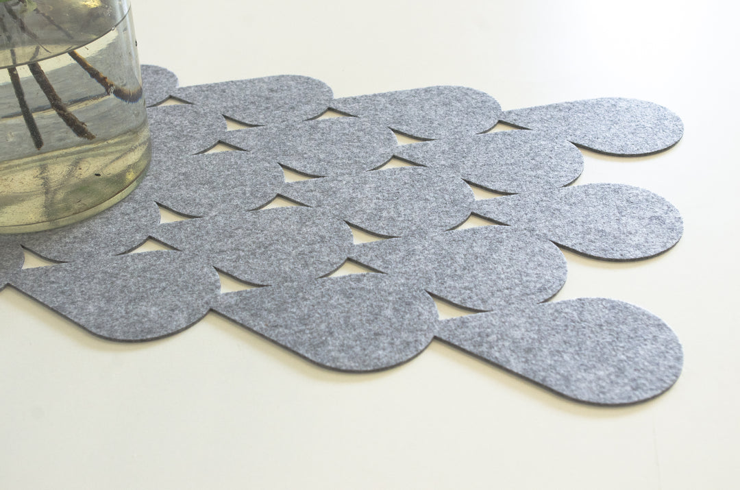 Table Runner "Drops"
