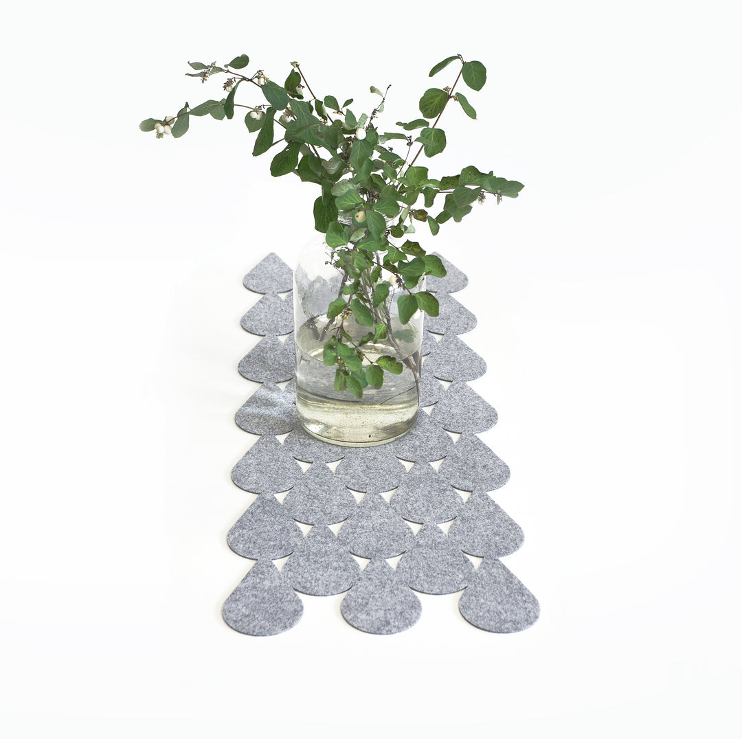 Table Runner "Drops"