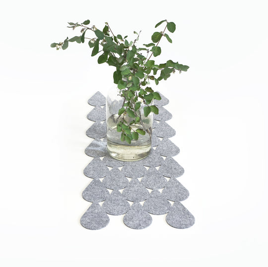 Table Runner "Drops"