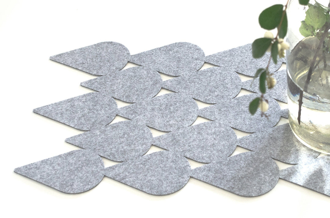 Table Runner "Drops"