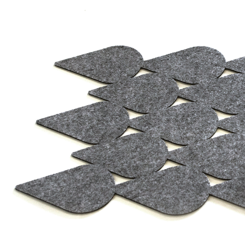 Table Runner "Drops"