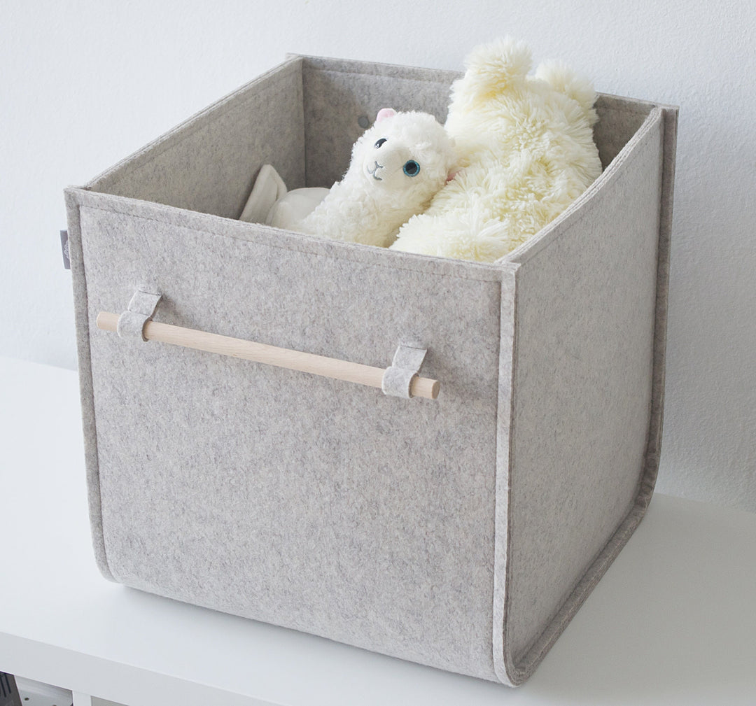 Set of Storage  baskets with wood handle