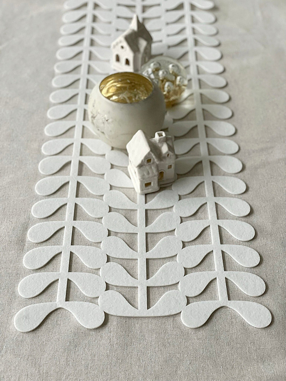 Table Runner "Sprigs"